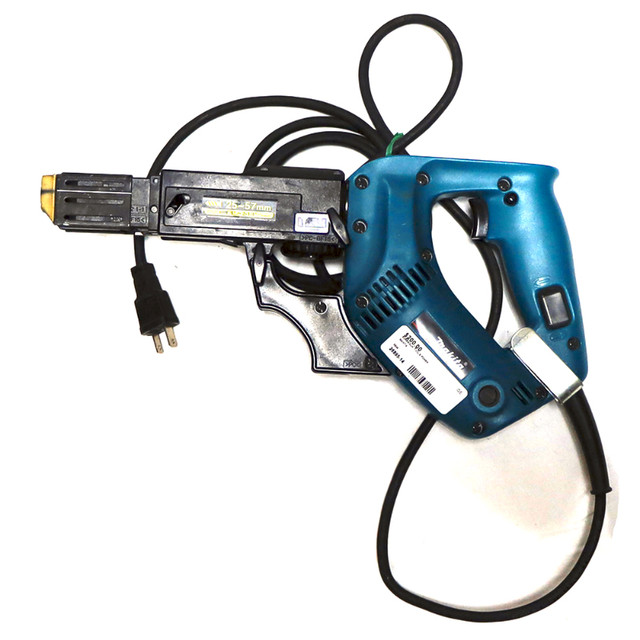 Makita Screw Gun & Case (corded) in Power Tools in Saint John - Image 2