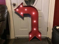 RUSTIC LOOK BIG RED METAL ARROW MARQUEE SIGN MARQUEE SIGN LIGHT