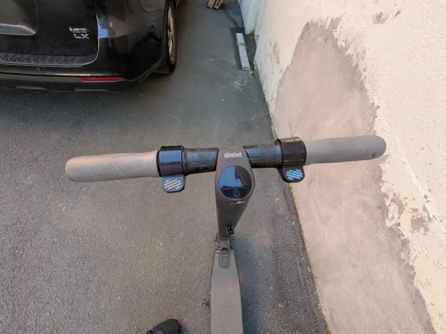 Ninebot Es2 Electric Scooter- used in Other in City of Montréal - Image 2