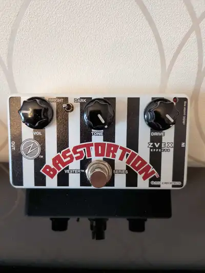 Zvex Basstortion à vendre. Grosse distortion pour Bass de très bonne qualité