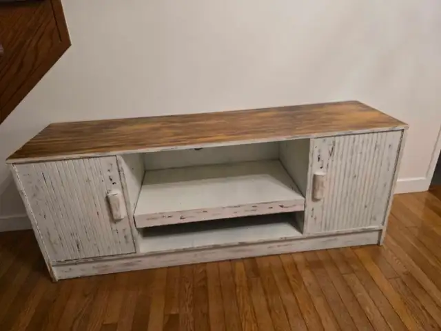 Rustic TV Stand - solid wood in TV Tables & Entertainment Units in Winnipeg - Image 2