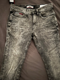 32” x 32” tommy hilfiger jeans