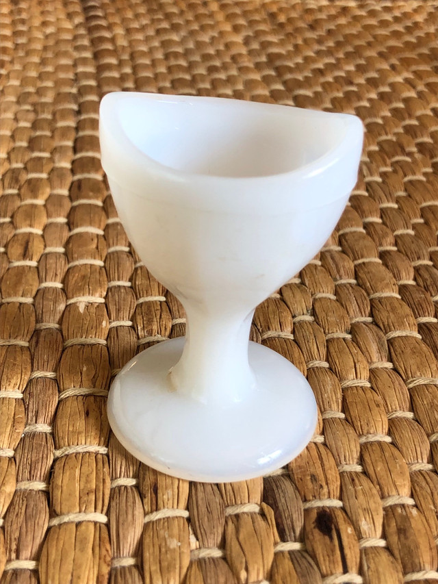 Vintage Milk Glass Eye Wash Cup in Arts & Collectibles in City of Toronto - Image 2
