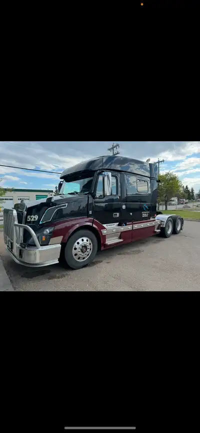 2015 Volvo VNL64T Current kms 1,731,784 13 L Volvo engine Super 40 rear ends 12 speed I-Shift transm...