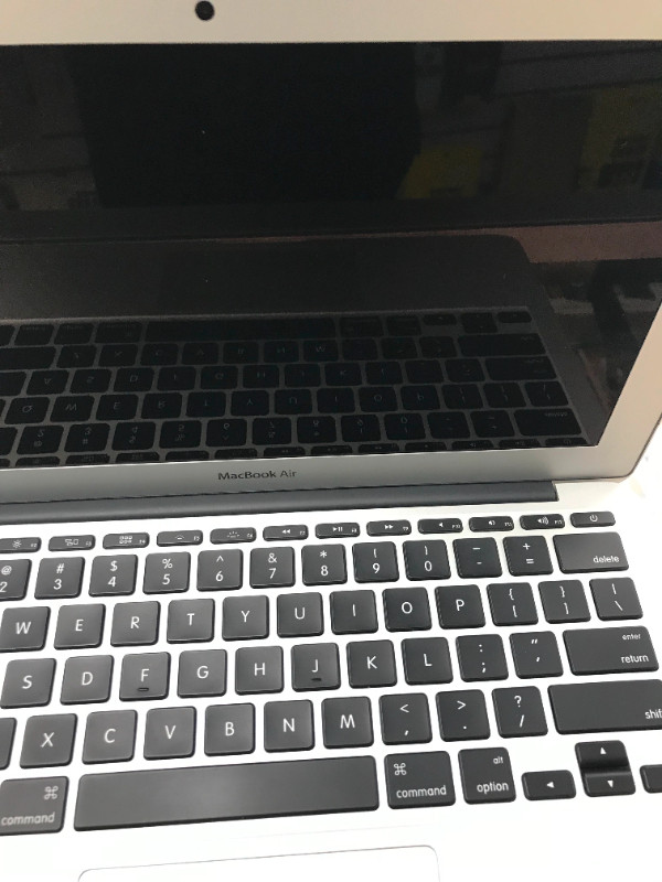 MacBook Air 11" Early 2014 i5 120GB SSD 4GB RAM (with Charger) in Laptops in Oshawa / Durham Region - Image 3