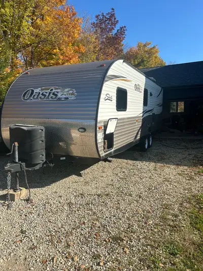 2014 Shasta Oasis SST25BH Good trailer. easy to tow, comes with sway bar hitch. Electric awning, eve...