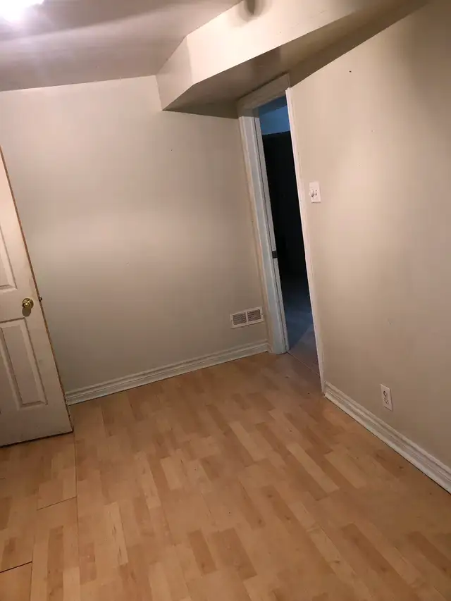 Room for rent in Room Rentals & Roommates in Oshawa / Durham Region - Image 8