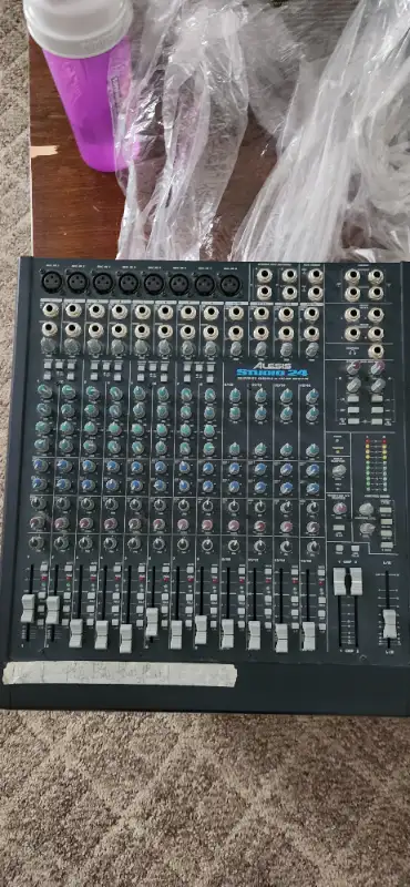 ALESIS STUDIO 24 RECORDING CONSOLE w/Inline Monitor Great condition