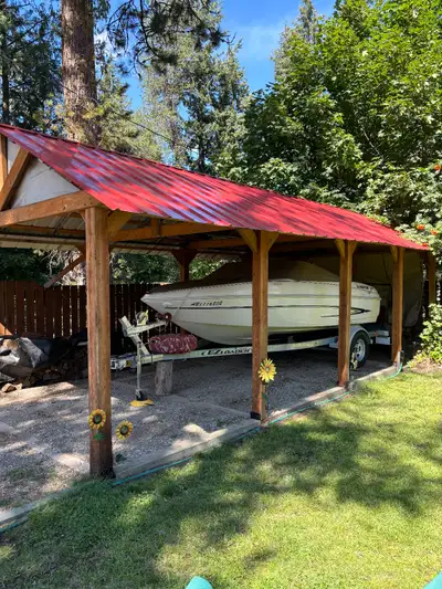 Summer house. Enclosed yard cozy cabin with 2 bedrooms and Murphy bed in the living room. Stove frid...