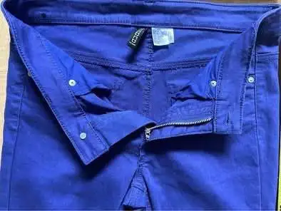 H&M Divided blue skinny jeans $10, size 8, high waist in Women's - Bottoms in Oakville / Halton Region - Image 9