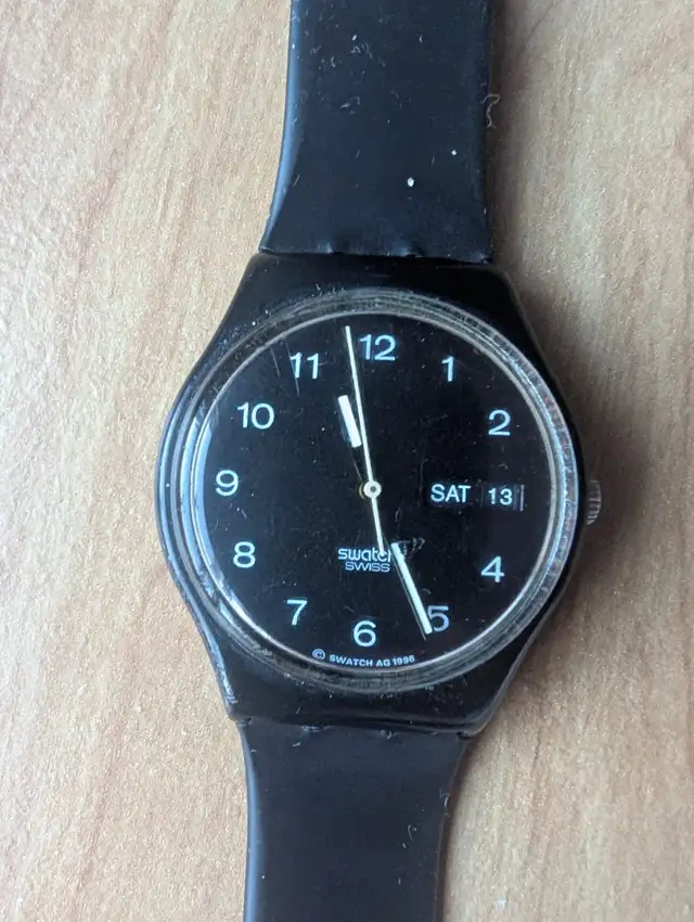 Swatch watch montre edition 1996 works well in Jewellery & Watches in West Island - Image 2