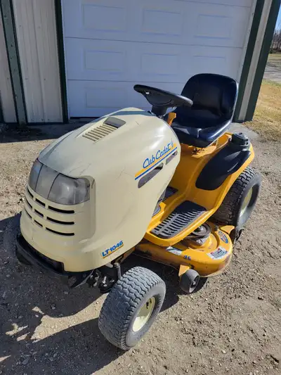 Cub Cadet LT1046, View more