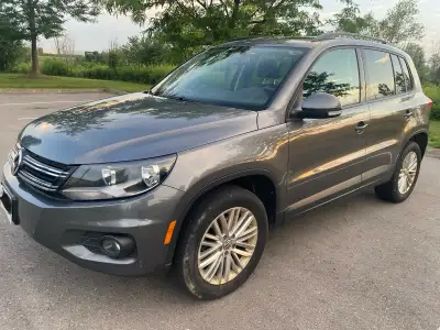 Nice car, ac cold ice,sunroof,gps, Apple carplay, keyless entry , heated seats ,backup camera and wi...