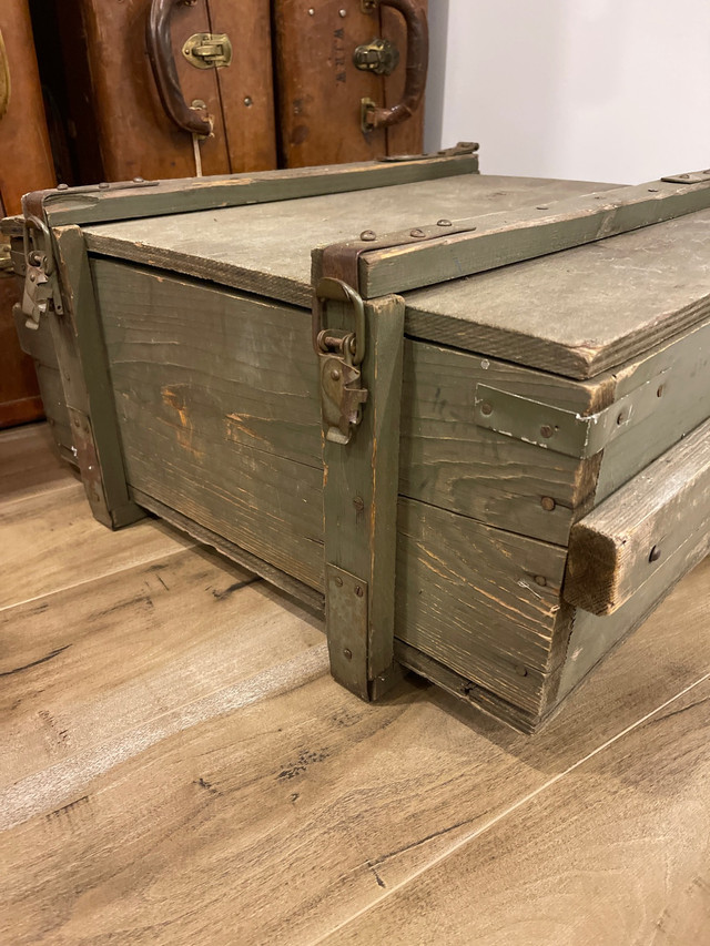 Vintage army wood box  in Arts & Collectibles in Markham / York Region - Image 2