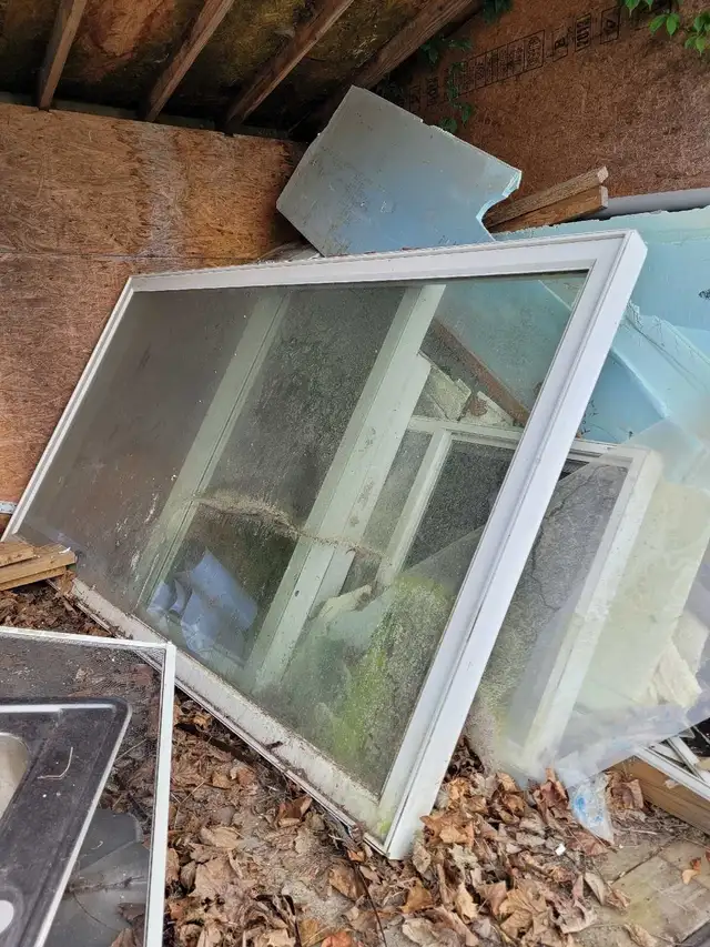 vinyl windows - MUST GO in Windows, Doors & Trim in Oakville / Halton Region - Image 3