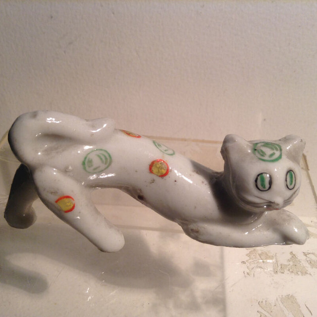 Ceramic Cat Figurine Japan Antiques in Arts & Collectibles in Vancouver - Image 2