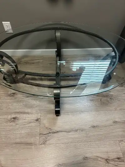 I am selling my glass coffee table for $20.