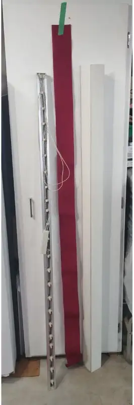 Store vertical rouge vin très propre – Je livre!, View more