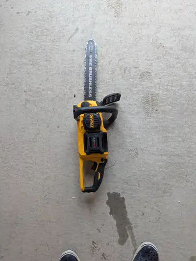 DEWALT 60V MAX FLEXVOLT Lithium-Ion Cordless Brushless 16-inch Chainsaw (Tool-Only) Low kick back 16...