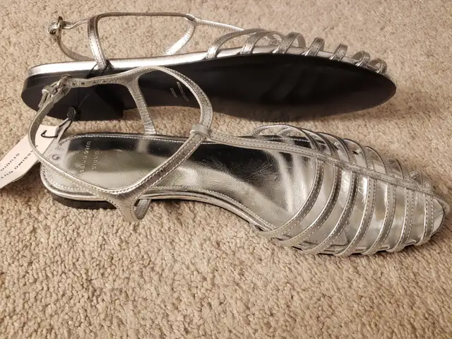 Women's shoes in Women's - Shoes in City of Toronto - Image 4
