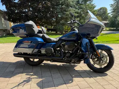 I’m selling my 2023 H-D Road Glide Limited. Less than 3500 km on it and looks new. Comes with Detach...