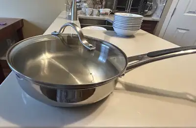 This is a used Lagostina pan, 10 inches in diameter and 2 inches/6 cm deep. It has been used a few t...