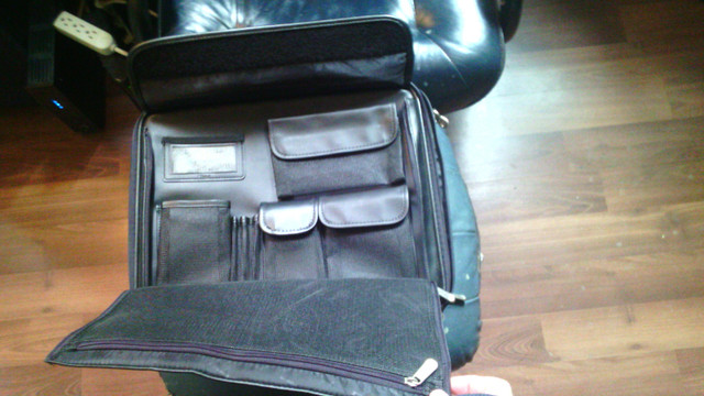 Leather Laptop Bag in Laptop Accessories in City of Halifax - Image 3