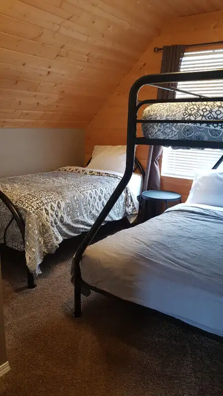Spacious 3 bed 2 bath cabin at Chorney Beach in Saskatchewan in Canada - Image 8