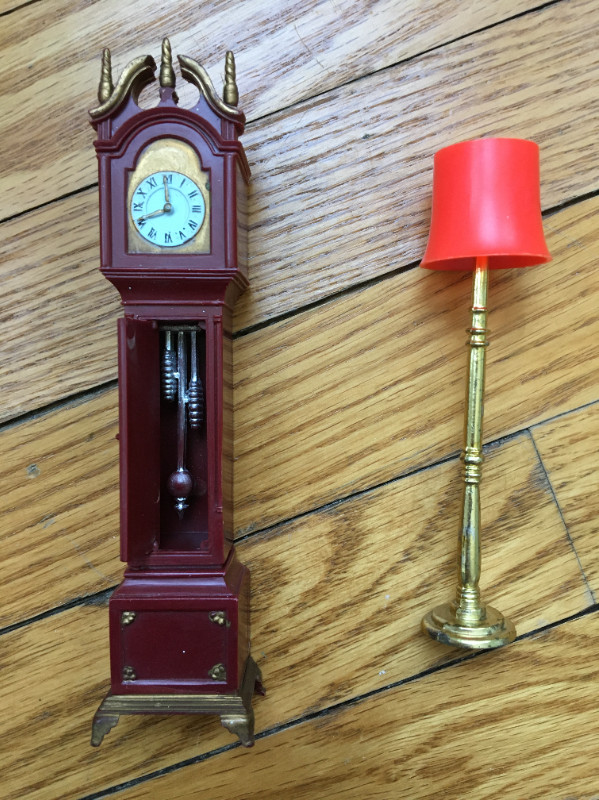 Vintage Louis Marx Dollhouse - Lamp and Grandfather Clock in Arts & Collectibles in City of Toronto - Image 2