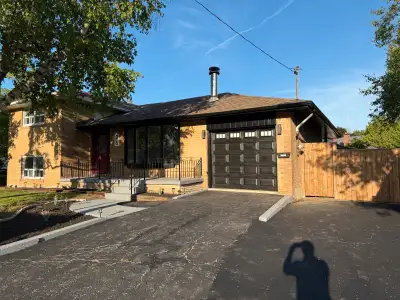 4 Bedrooms House for Rent. Duplex detached house. Very big living, dining and kitchen. Nice Backyard...
