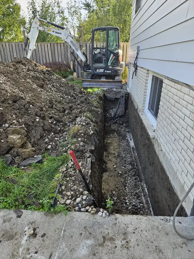 Excavating465964433293987841