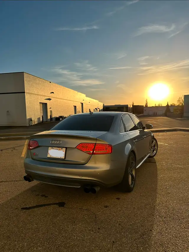 2010 Audi S463860078802307123