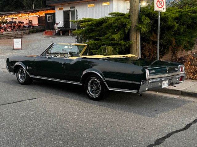 1967 Oldsmobile Cutlass Supreme Convertible in Classic Cars in Abbotsford - Image 2