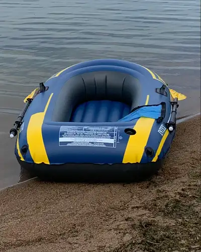 Challenger 2 inflatable boat set. Index 68367EP includes oars, high-output pump, capacity 440 lbs. (...