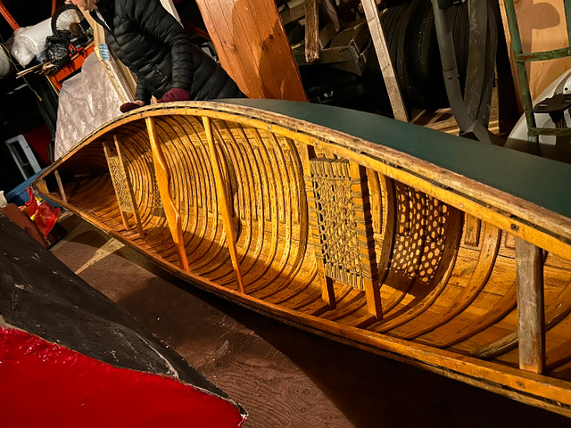 16 ft cedar canoe in Canoes, Kayaks & Paddles in Bedford - Image 2