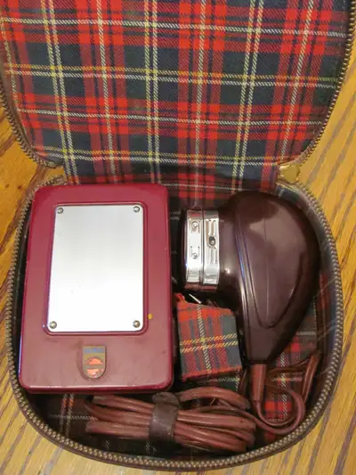 Vintage Philishave Battery Shaver Model SC7749 uses 3 D Cell Batteries