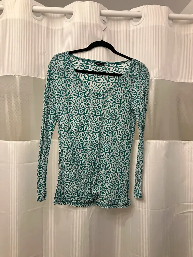 40 Ladies XL Tops - St. Albert62854391790851122