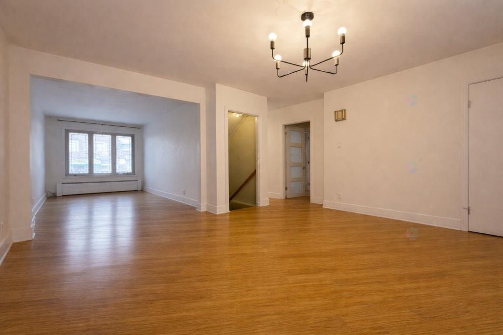 1600 sq ft 3 Bedroom 2 Bathroom Apartment for Rent in Rosemont — photo 1