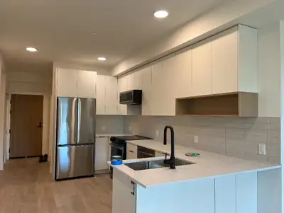 brand new apartment in Downtown Kelowna, very convenient location for UBCO students. ️ Layout: 1 Bed...