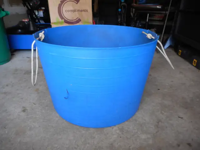 OUTSIDE TUB555211265085296647
