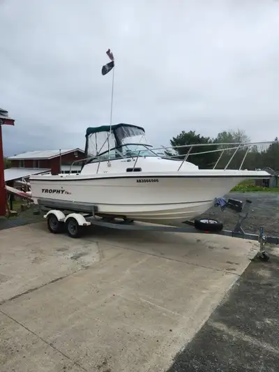 Very clean freshwaterTrophy Pro with 4.3 mercruiser MPI 220hp approx 300hrs recently serviced new fl...