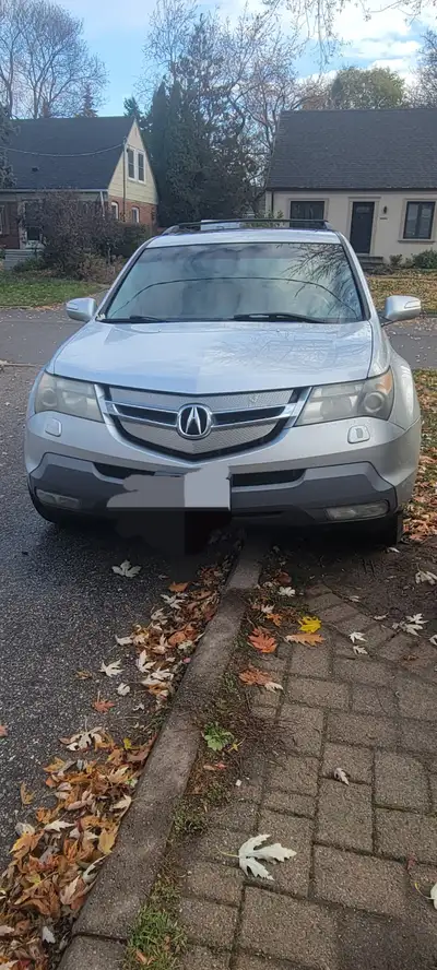 Good family car, 7 seater NO issues with engine Minor rust cracked windshield.