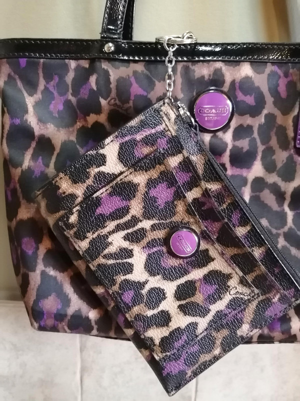 COACH Purple Animal Print Purse with Coin/Card Holder in Other in City of Halifax - Image 2