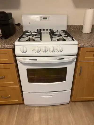 GE 30-Inch Gas Stove / Oven – White – 4 Burner – Works Well, View more