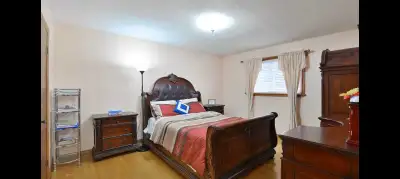 SPACIOUS MASTER BEDROOM WITH ATTACHED TOILET 1ST MAY - GIRLS ONLY RENT - $495 /- SHARING PRIVATE 850...