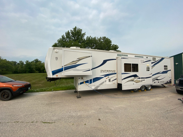 2009 kz inferno toy hauler  in Travel Trailers & Campers in Winnipeg - Image 3