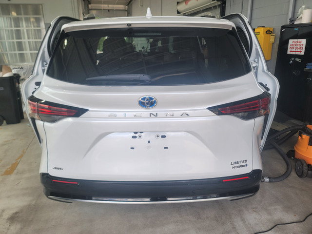 2022 Sienna limited AWD. 7 passengers in Cars & Trucks in St. Catharines - Image 3