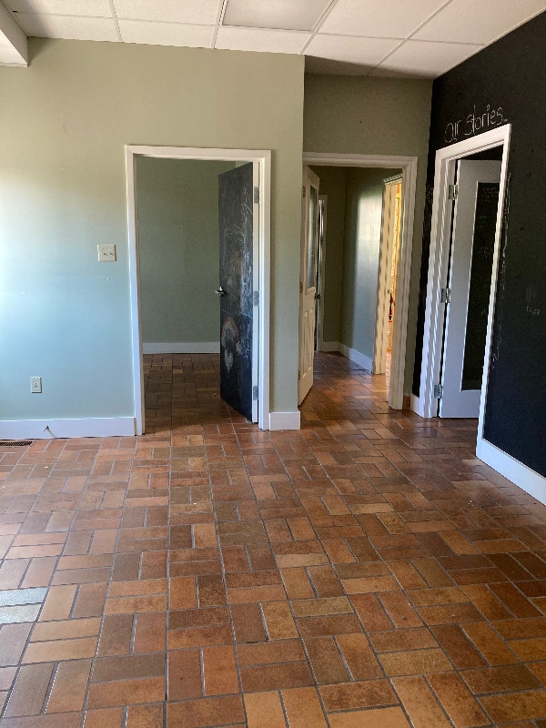 FOR RENT! 2400 sq ft on main floor; CAM included; Bedford HWY
