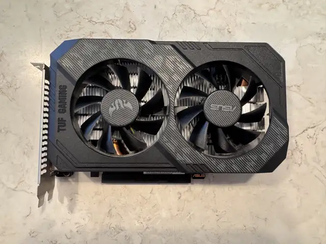 Nvidia GTX 1650 TUF Gaming in Desktop Computers in City of Montréal - Image 2