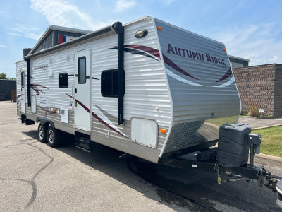 Autumn Ridge camper trailer w/ inverter generator 